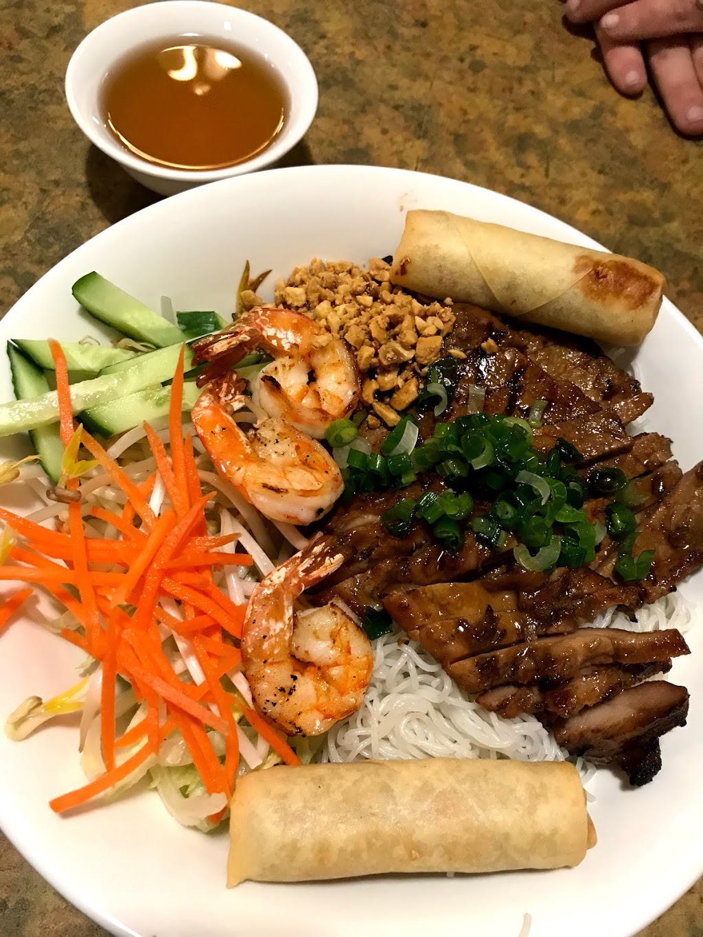 Xue Hu Vietnamese Restaurant | 187 Parkland Hwy #108, Spruce Grove, AB T7X 4H4, Canada | Phone: (780) 962-2262