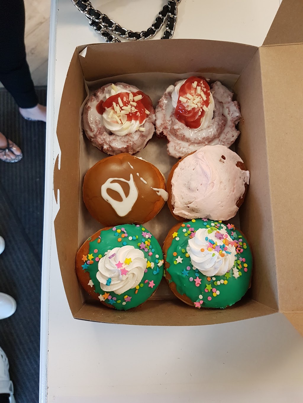 Debrodniks Donuts | 700 Strasburg Rd S20, Kitchener, ON N2E 2M2, Canada