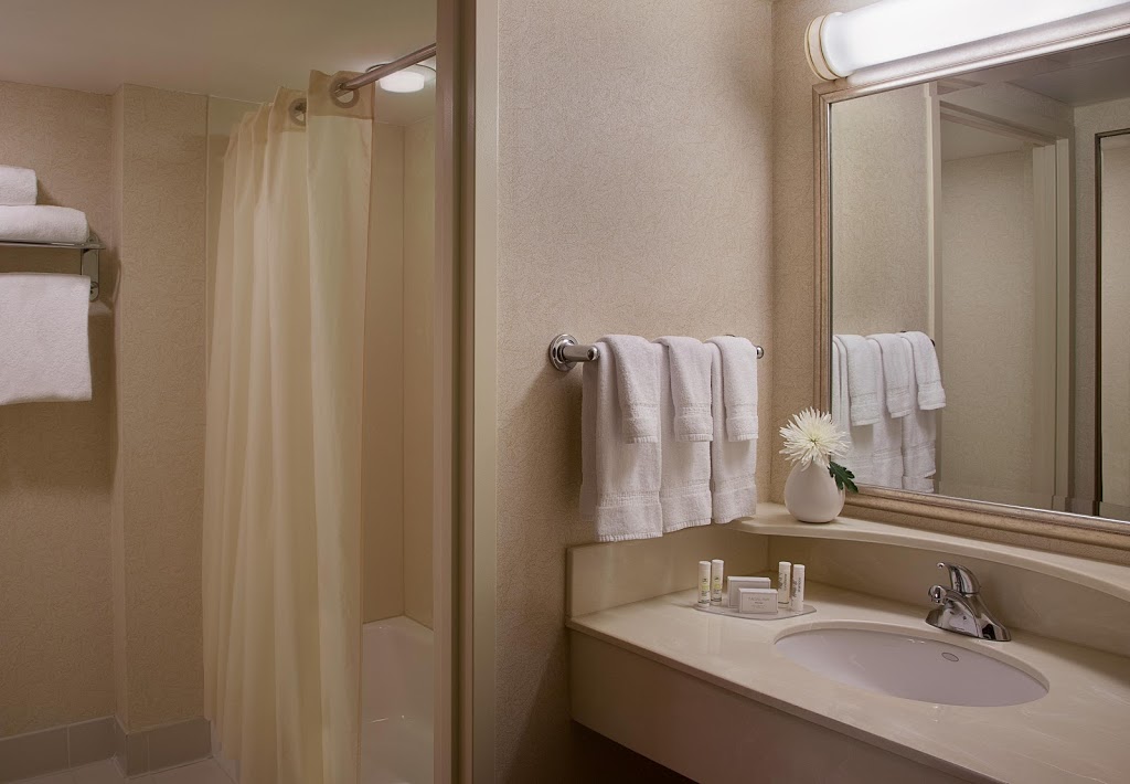 Courtyard by Marriott Toronto Airport | 231 Carlingview Dr, Etobicoke, ON M9W 5E8, Canada | Phone: (416) 675-0411