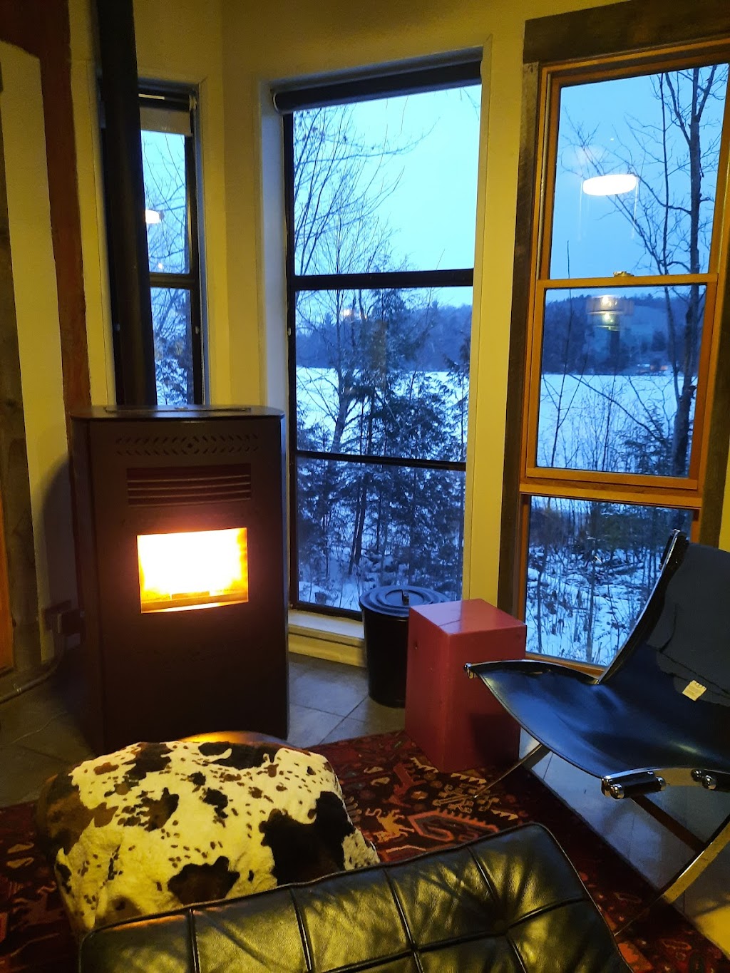 Friendly Fires Getaway | 179 Chem. H Vipond, Val-des-Monts, QC J8N 5J5, Canada | Phone: (613) 223-5857