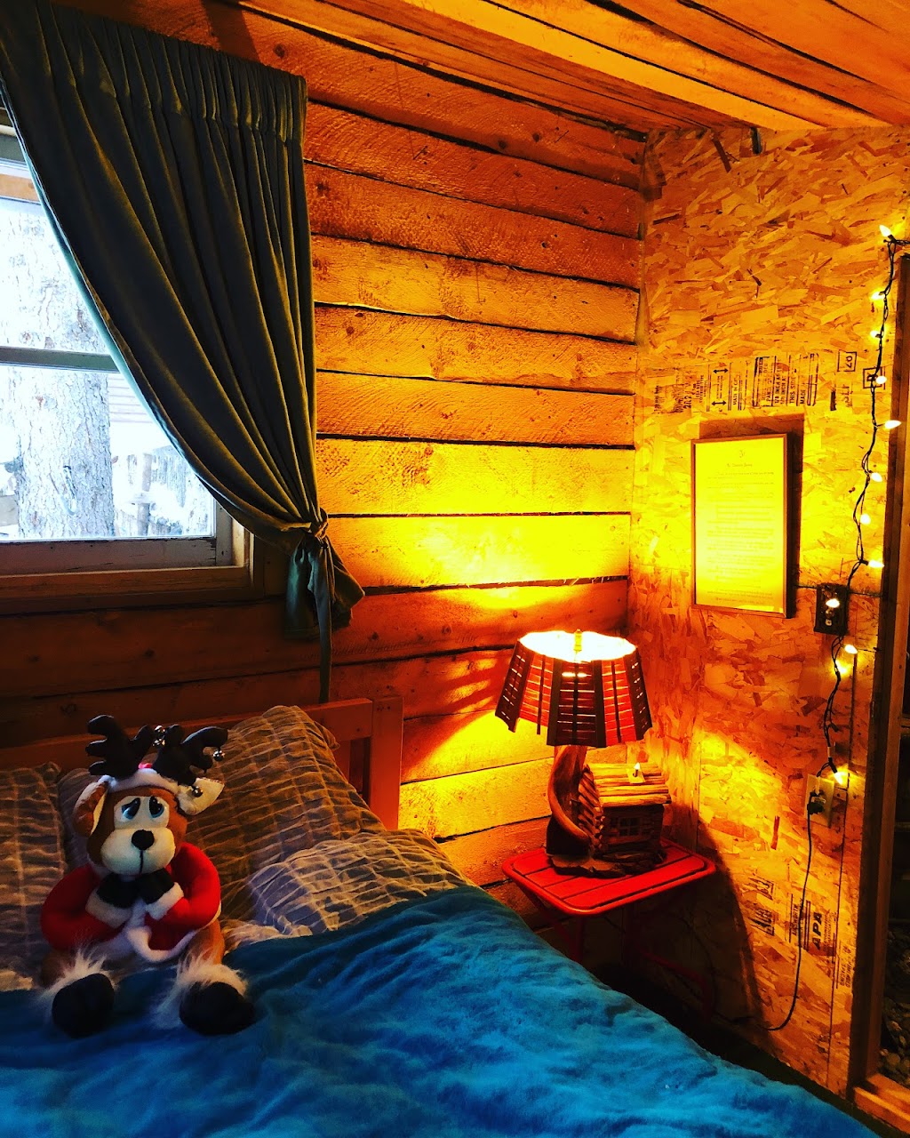 Rustic Cozy Cabin with hot tub | 34 Mountain Lion Pl, Bragg Creek, AB T0L 0K0, Canada | Phone: (403) 588-8080