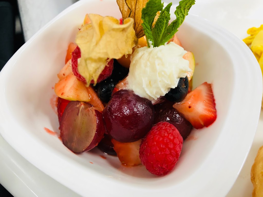 Polos Social Lounge | 950 Emerald Dr, Sherwood Park, AB T8H 0W6, Canada | Phone: (780) 570-1550