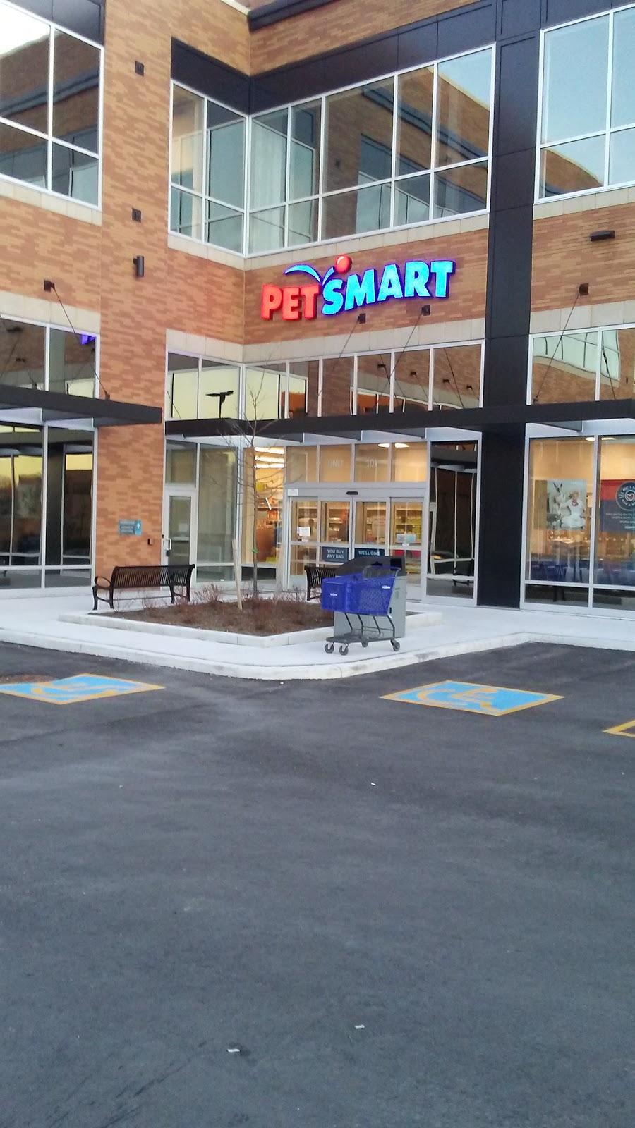 PetSmart | 507 Lakeshore Rd E, Mississauga, ON L5G 1H9, Canada | Phone: (905) 278-0101