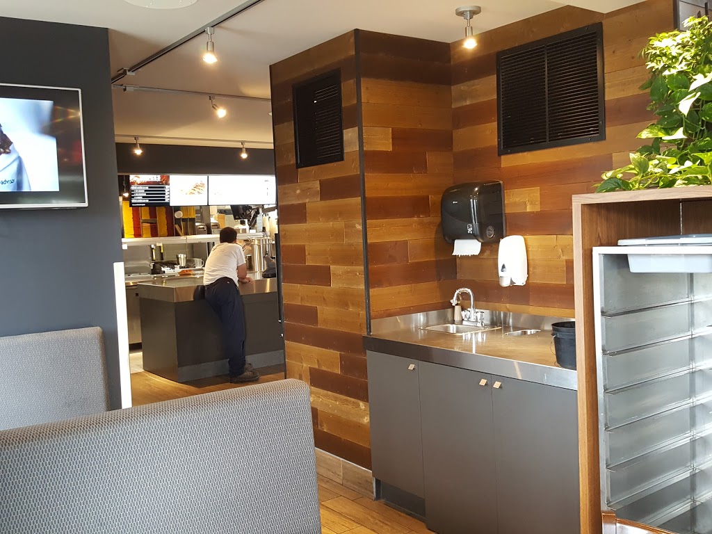 St-Hubert Express | 700 Rue Saint-Isidore, Saint-Lin - Laurentides, QC J5M 2V2, Canada | Phone: (450) 302-1696