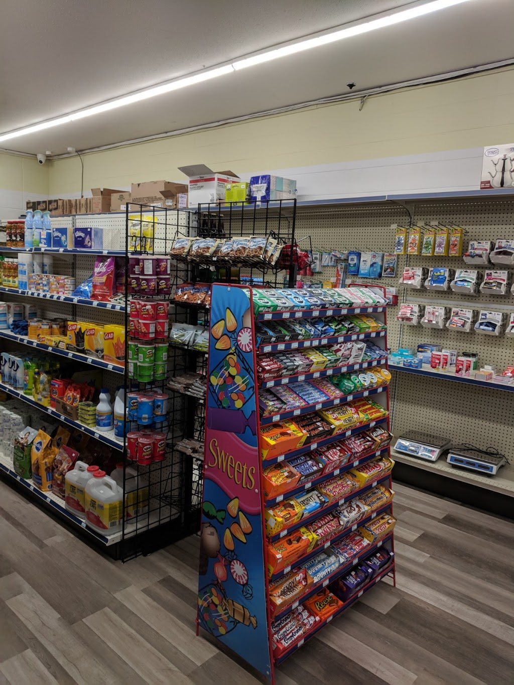 Lakeside Market Cultus Lake | 3776 Columbia Valley Rd, Cultus Lake, BC V2R 5A3, Canada | Phone: (604) 464-9433