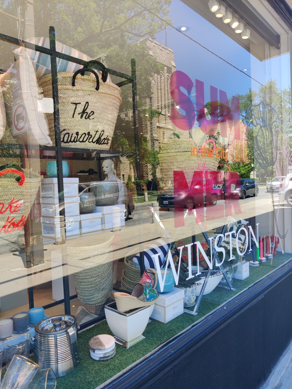 Winston | 1568 Yonge St, Toronto, ON M4T 1Z7, Canada | Phone: (416) 901-6633