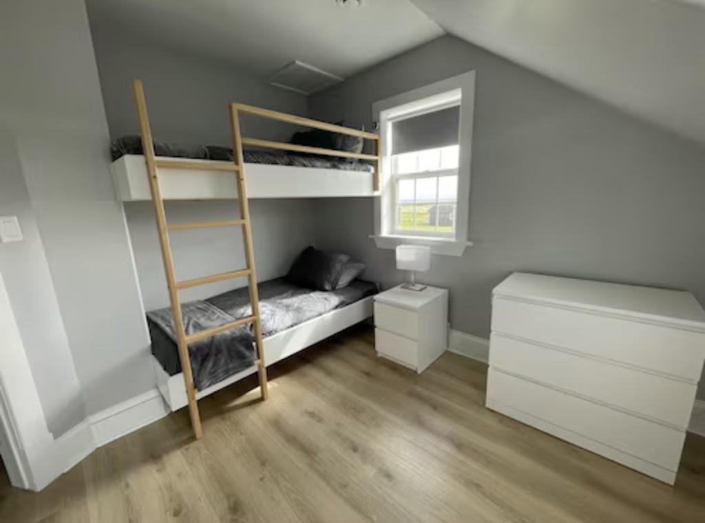 Breakwater Beach House | 7 Breakwater Rd, New Glasgow, PE C0A 1N0, Canada | Phone: (613) 983-8398