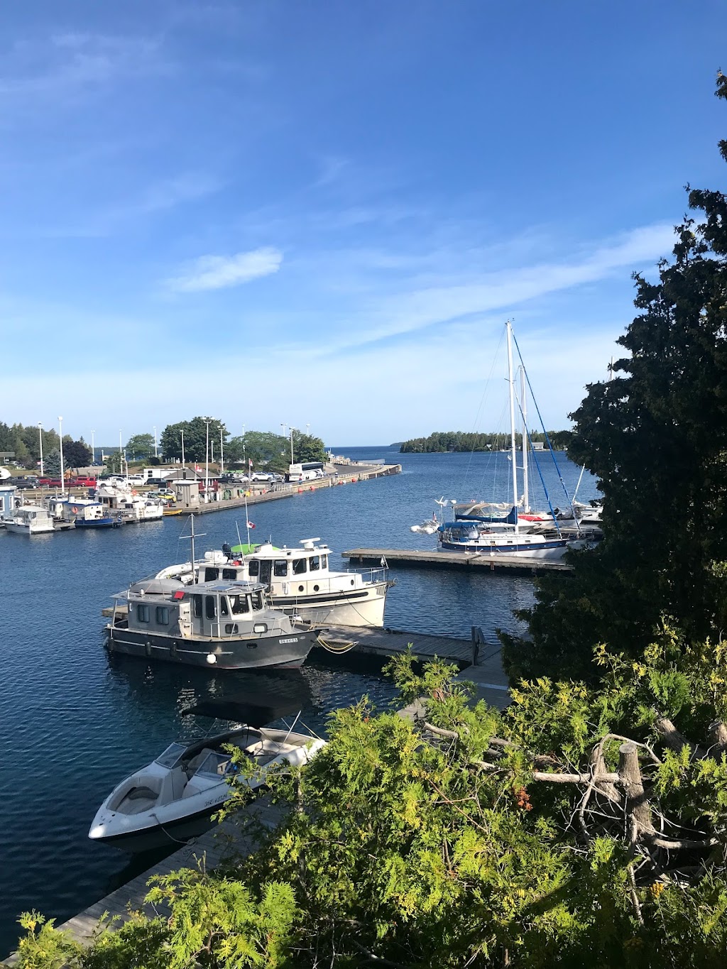 Bruce Peninsula National Park: Visitors Center | 120 Chi sin tib dek Rd, Tobermory, ON N0H 2R0, Canada | Phone: (888) 773-8888