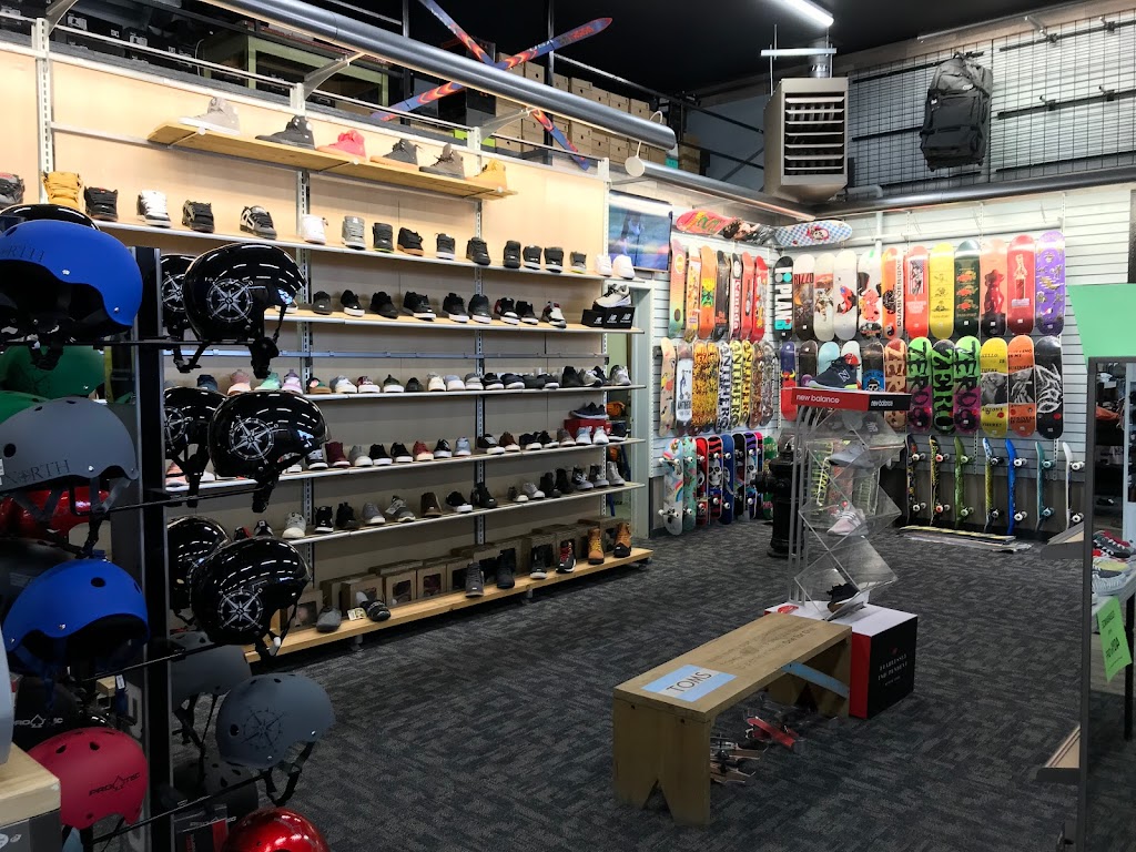 Nomads Station | 4301 47 Ave, Sylvan Lake, AB T4S 1K9, Canada | Phone: (403) 887-2218