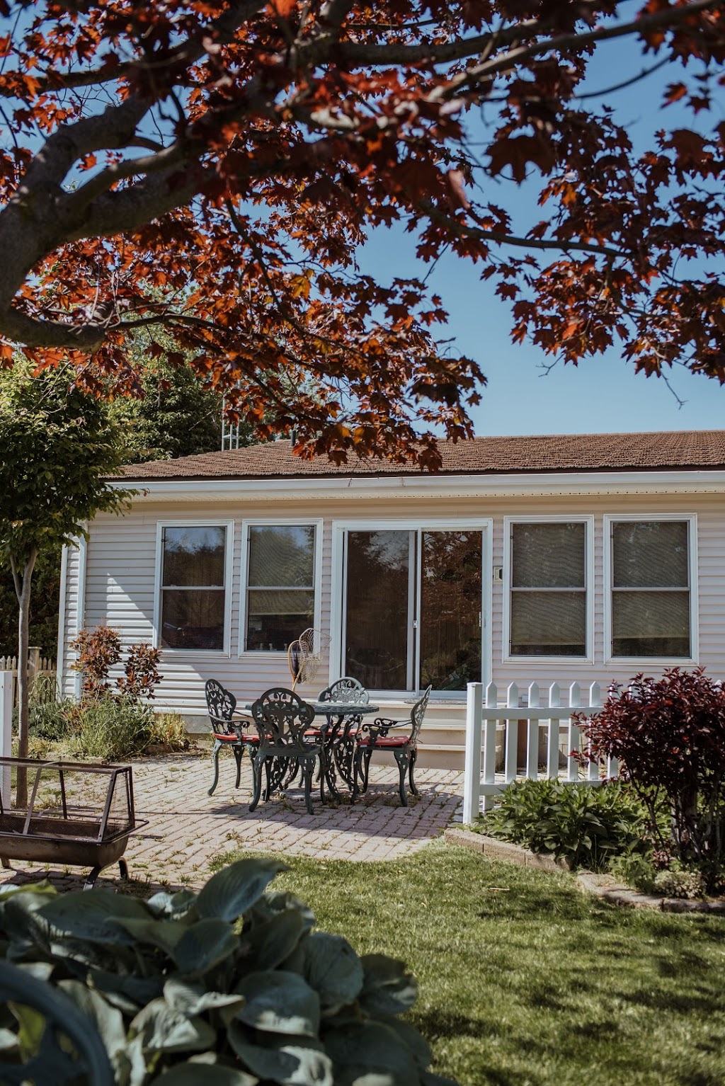 The Cedar House Kingsville | 1033 Cedar Dr, Kingsville, ON N9Y 3V5, Canada | Phone: (519) 981-1417