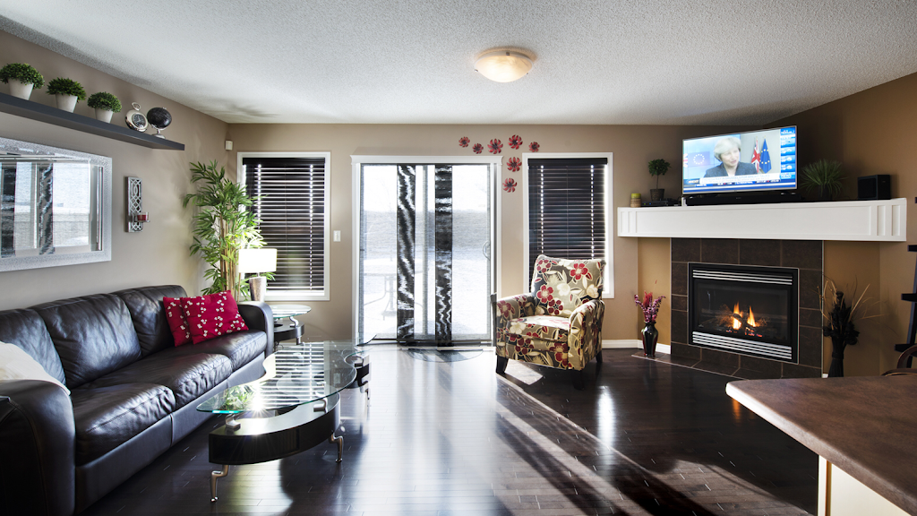 Short Term Home Rental Edmonton Alberta | 9061 Scott Crescent NW, Edmonton, AB T6R 0E8, Canada | Phone: (780) 868-5603