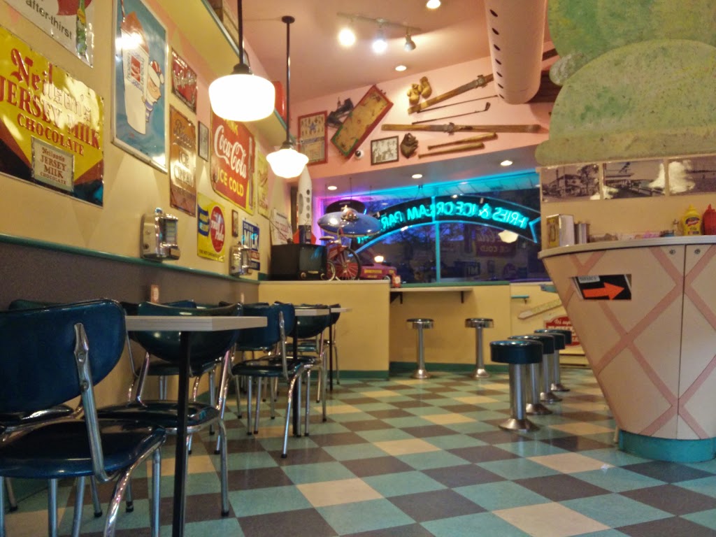 RCS Boardwalk Fries & Ice Cream Parlour | 2013 Lakeshore Rd, Burlington, ON L7R 1A1, Canada | Phone: (905) 333-9595