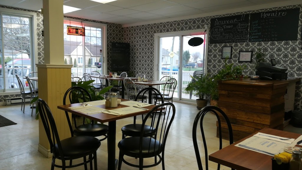 Le Ptit Bistro | 166 Chemin Saint-Féréol, Les Cèdres, QC J7T 1M4, Canada | Phone: (450) 452-2888