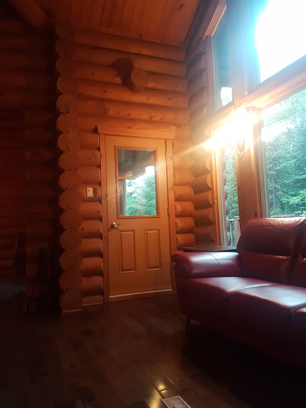 Chalet Majesté du Nord (Private - Ata Immobilier inc.) | 1150 Chemin des Pionniers, Labelle, QC J0T 1H0, Canada | Phone: (514) 999-5273