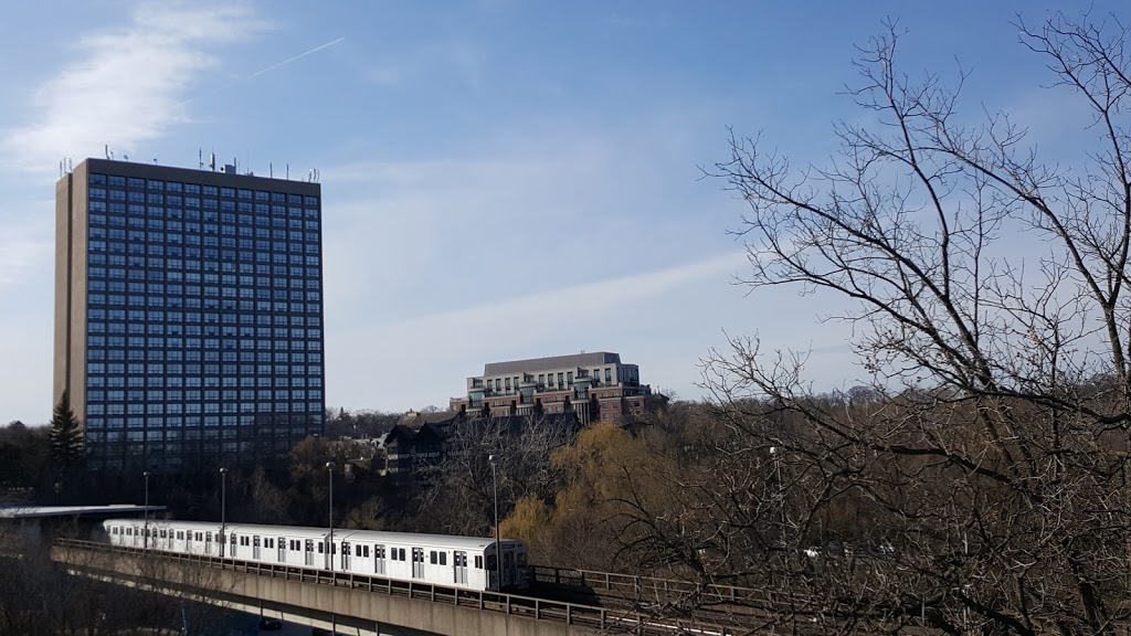 Old Mill Towers | 39 Old Mill Rd, Etobicoke, ON M8X 1G6, Canada | Phone: (416) 231-1966