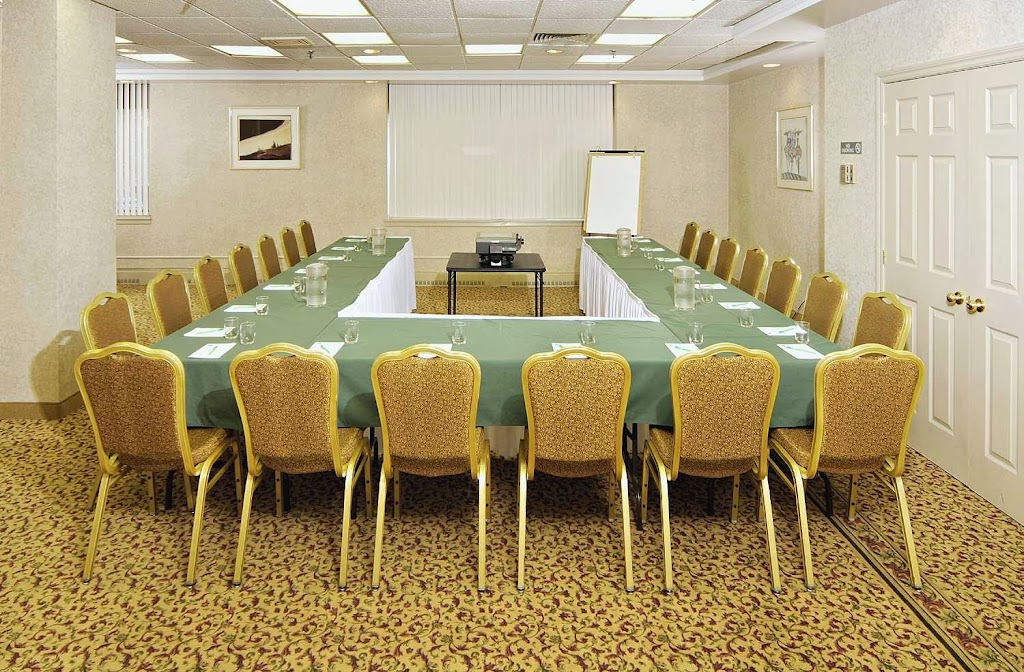 Ottawa Embassy Hotel and Suites | 25 Cartier St, Ottawa, ON K2P 1J2, Canada | Phone: (613) 237-2111