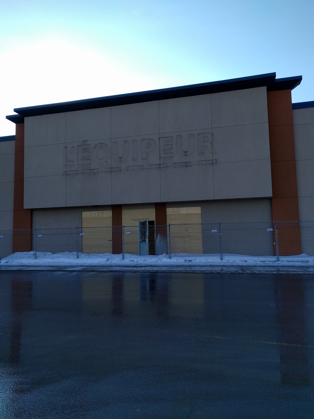 LÉquipeur | Locale 4970, 5000 Taschereau Blvd, Greenfield Park, QC J4V 3M3, Canada | Phone: (450) 671-3750