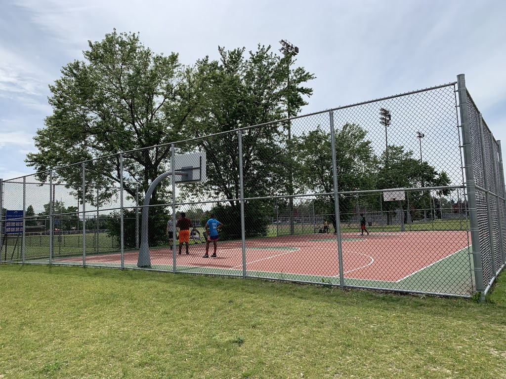Piscine Roger-Rousseau | 7501 Avenue Rondeau, Anjou, QC H1K 5A8, Canada | Phone: (514) 493-8236