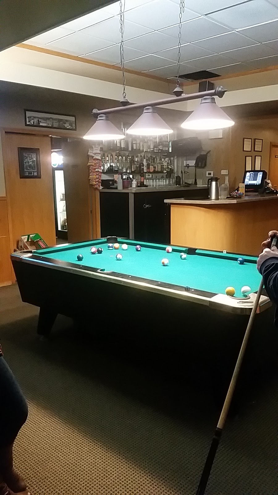 Theo Bills Restaurant and Lounge | 530 Victoria Ave E, Regina, SK S4N 0N7, Canada | Phone: (306) 775-2455
