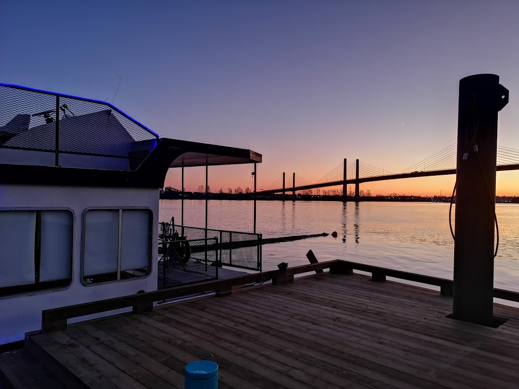 Happy Beaver Floating Hotel | 20216 Wharf St, Maple Ridge, BC V2X 1A3, Canada | Phone: (778) 927-4827