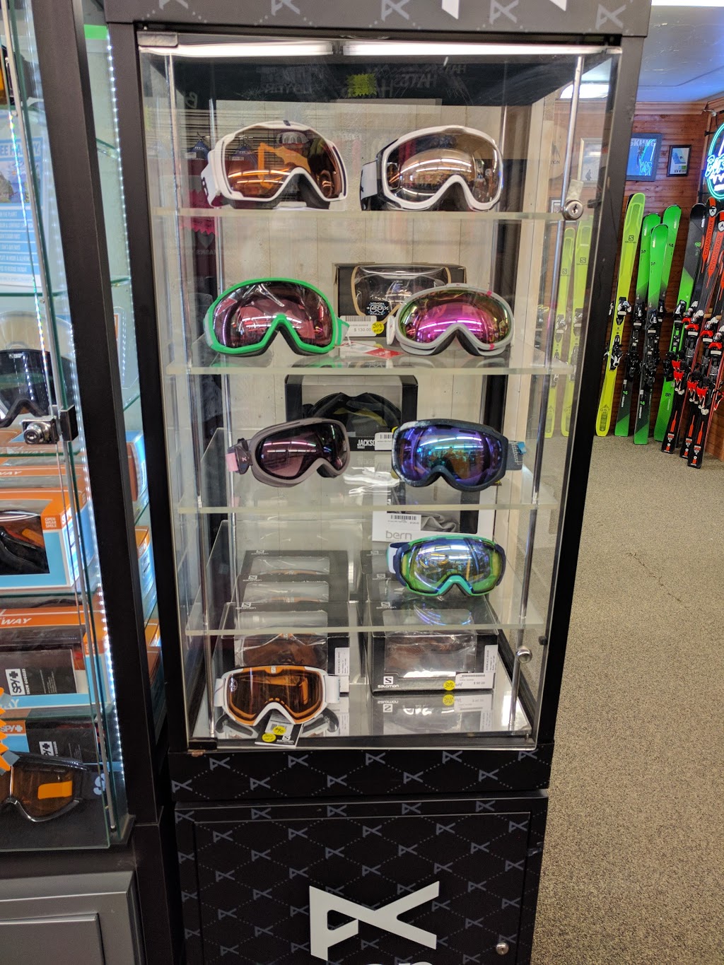 Mountainside Sports | 774 Mountain Rd, The Blue Mountains, ON L9Y 3Z2, Canada | Phone: (705) 444-2199