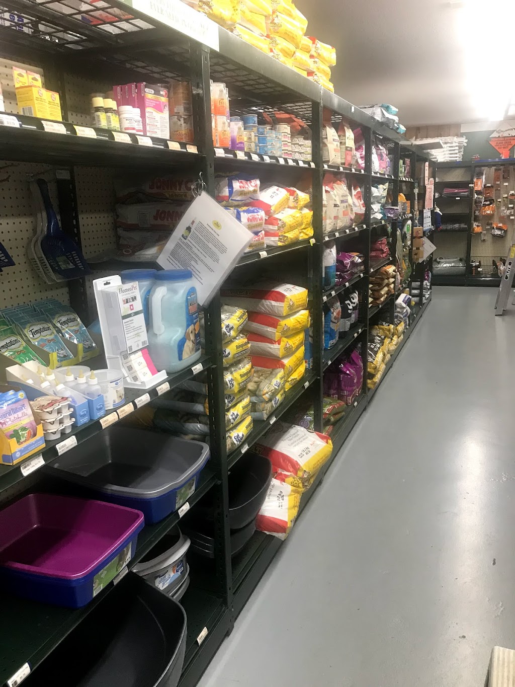 Black Creek Farm & Feed Supply | 2184 Lalum Rd, Black Creek, BC V9J 1H6, Canada | Phone: (250) 337-8922