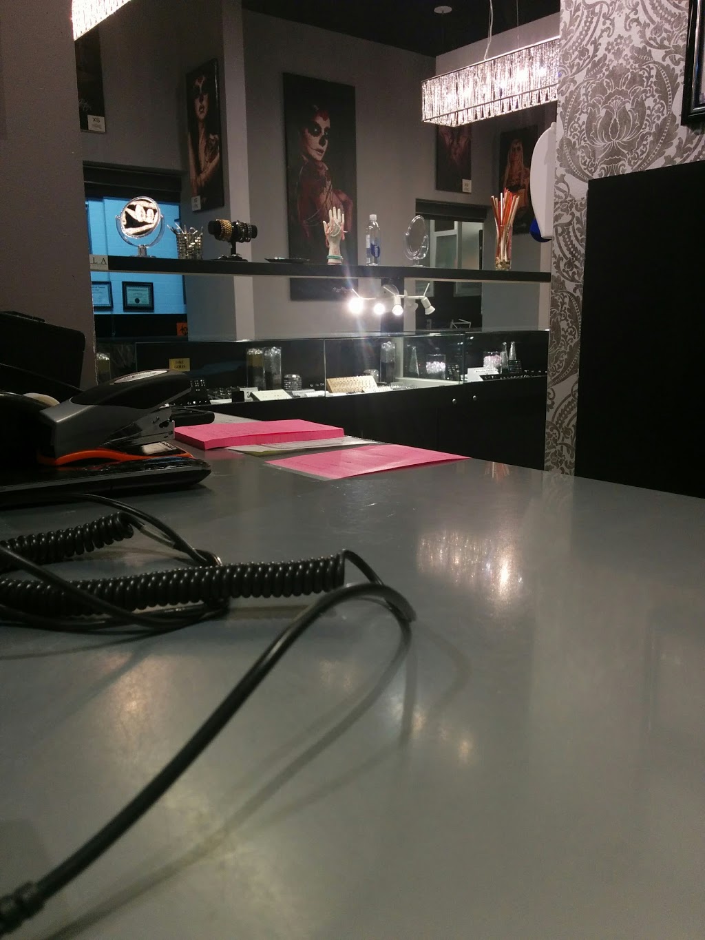 XS Tattoo & Piercing Pointe-Claire | 999 Boul Saint-Jean, Pointe-Claire, QC H9R 5M3, Canada | Phone: (514) 630-4848