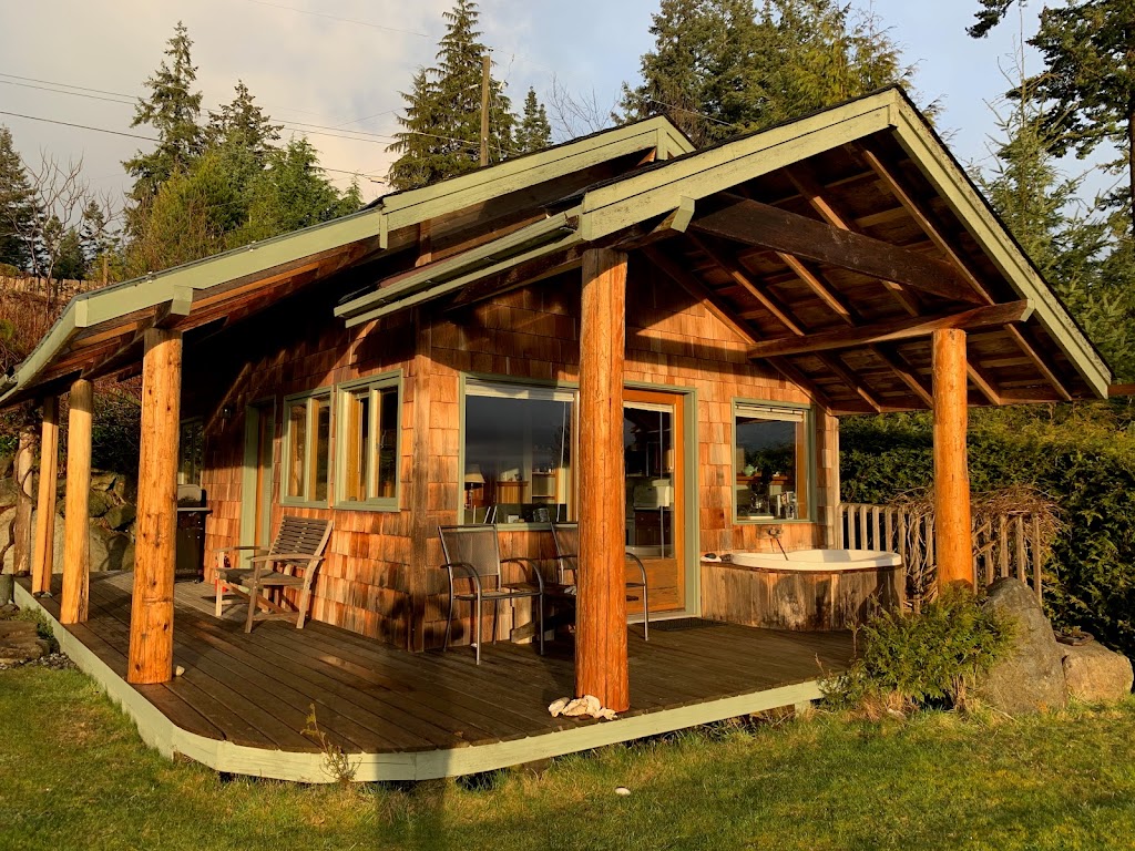 Luna Vista Cabin Rentals | 1436, 1430 Schooner Rd, Heriot Bay, BC V0P 1H0, Canada | Phone: (250) 285-3529