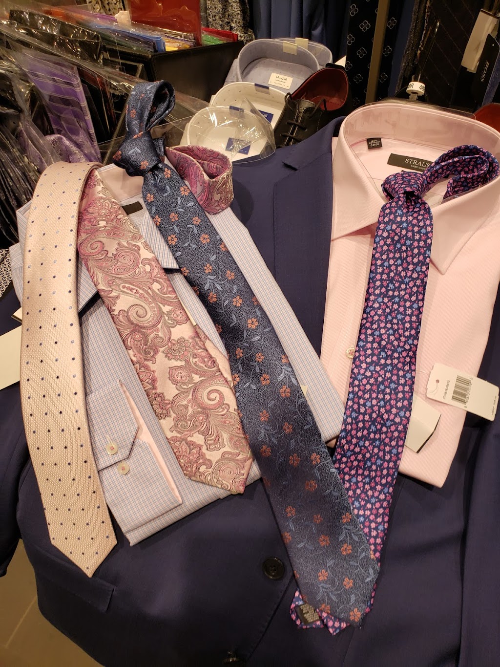 Strauss Menswear | 900 Maple Ave, Burlington, ON L7S 2J8, Canada | Phone: (905) 634-6821