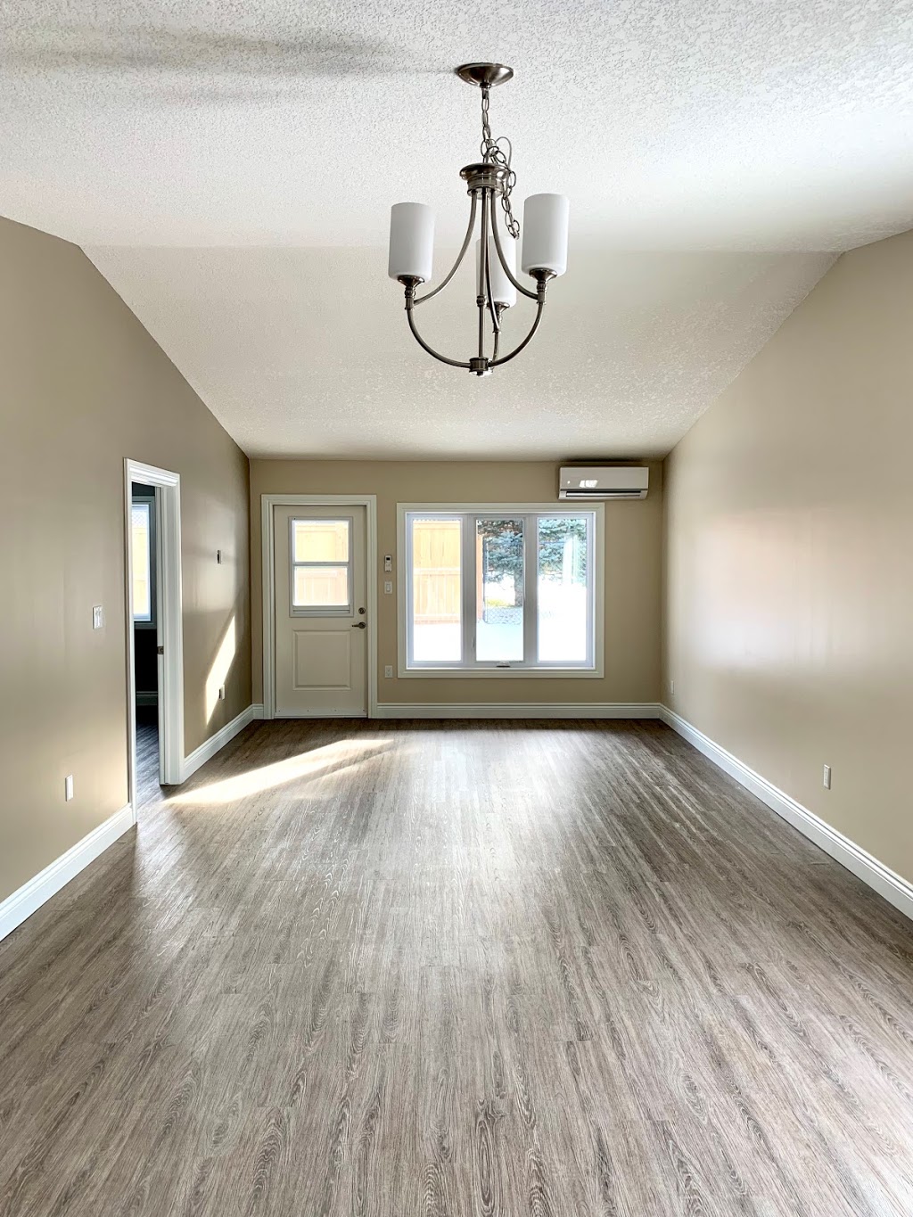 Collins Place Senior Living | 350 Ellor St, Strathroy, ON N7G 0G1, Canada | Phone: (519) 245-3030