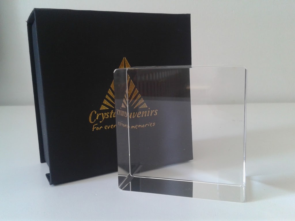 CrystalSouvenirs | 2830 Rue Goyer, Montréal, QC H3S 1H4, Canada | Phone: (514) 383-4068