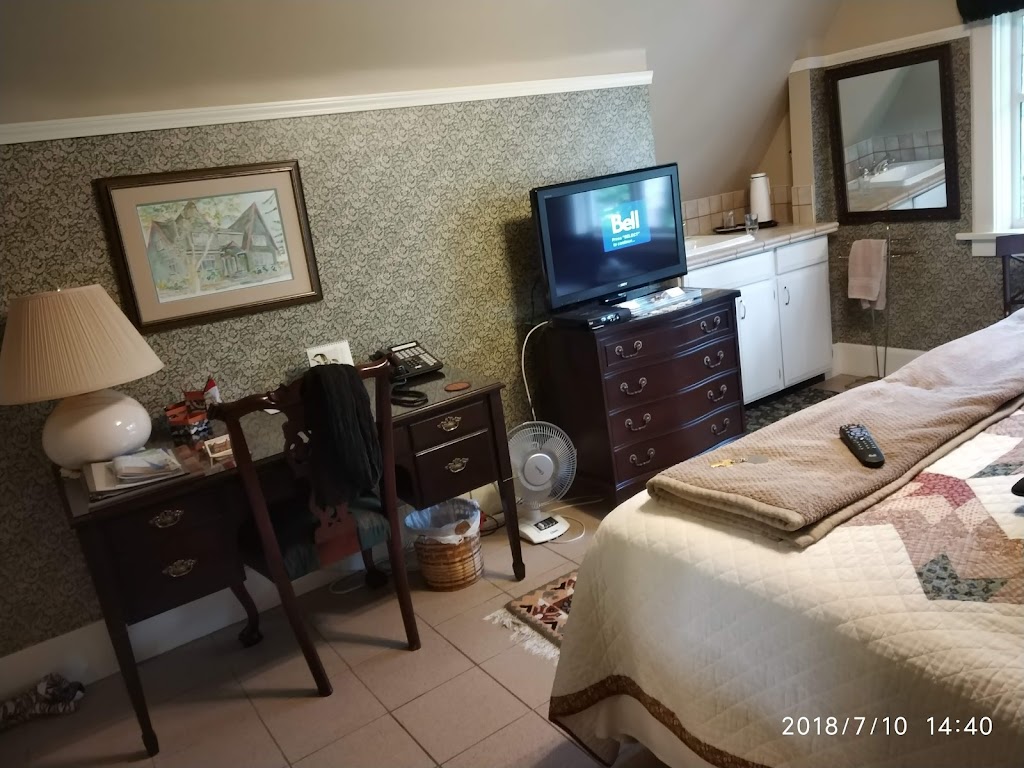 Point Grey Guest House | 4103 W 10th Ave, Vancouver, BC V6R 2H2, Canada | Phone: (604) 222-4104