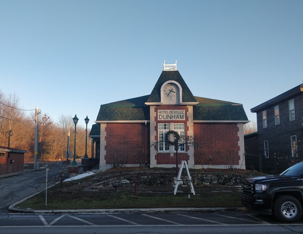 Hôtel de ville de Dunham | 3777 Rue Principale, Dunham, QC J0E 1M0, Canada | Phone: (450) 295-2418