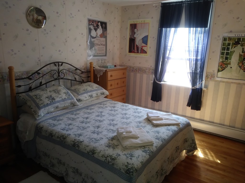 Bulwinkles Place | 11 Breakwater St, Souris, PE C0A 2B0, Canada | Phone: (502) 545-0124