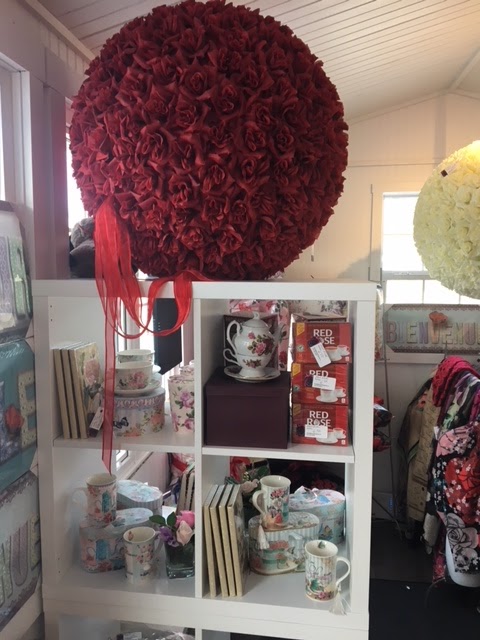 Everything Rose / Toute En Rose | 845 Route 105, Alcove, QC J0X1A0, Canada | Phone: (613) 355-8229