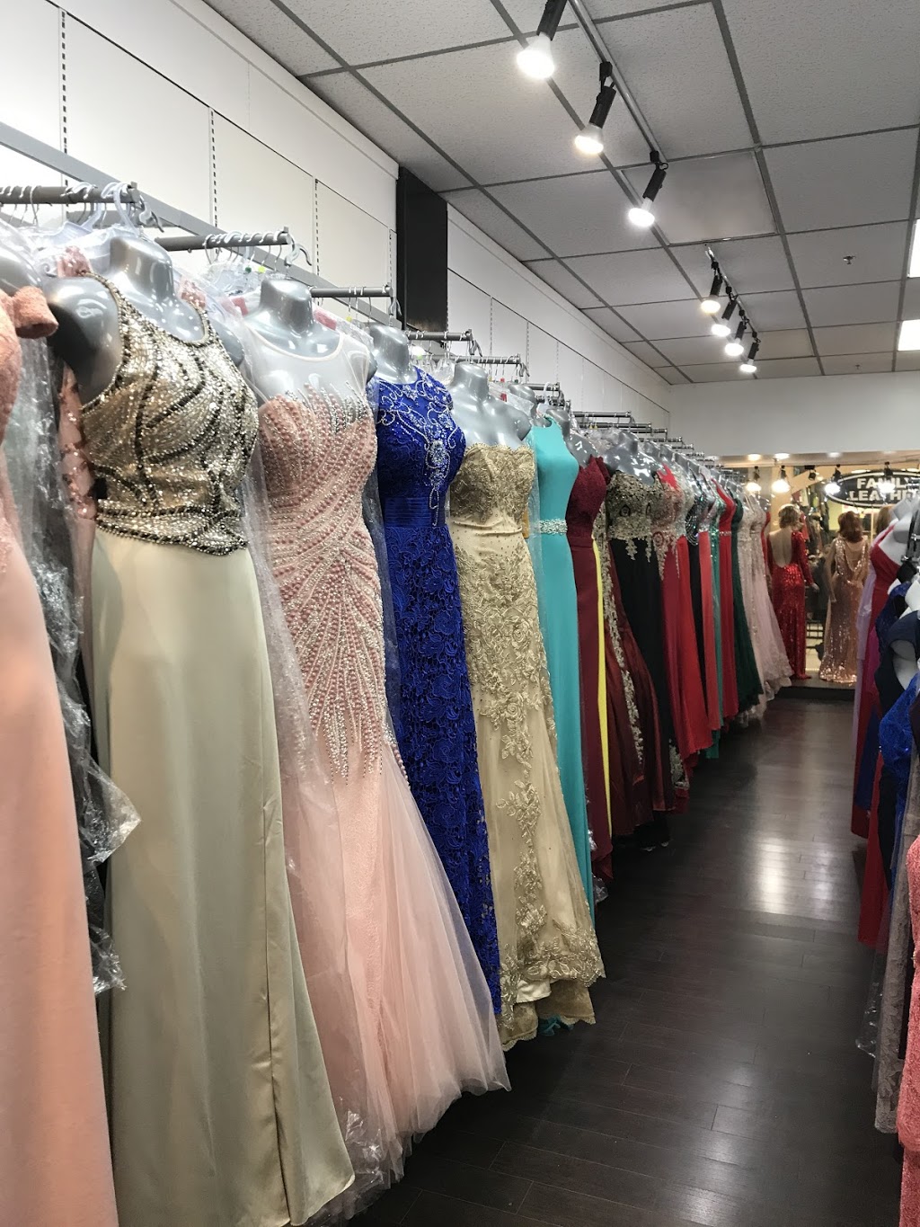 Cocos Couture | 499 Main St S #155c, Brampton, ON L6Y 1N7, Canada | Phone: (905) 267-0376