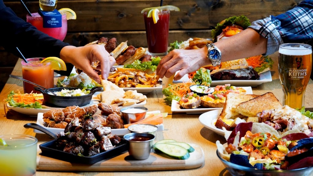 Four Crowns Restaurant & Bar | 1030 McPhillips St, Winnipeg, MB R2X 2K7, Canada | Phone: (204) 589-7314