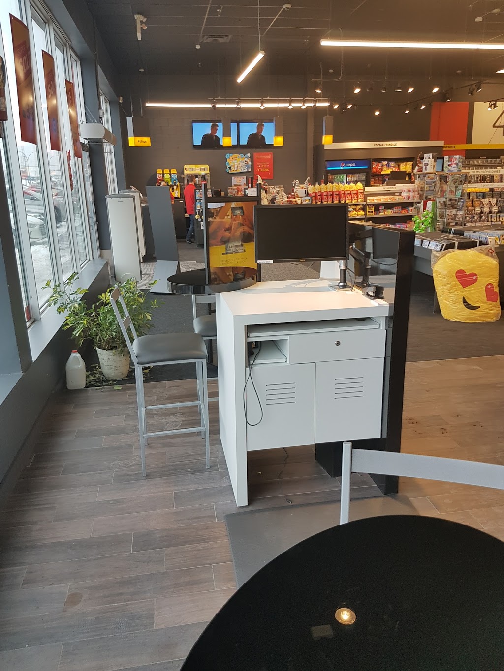 Vidéotron le Superclub/Boutique/Microplay | 523 Boulevard Curé-Labelle, Fabreville, QC H7P 2P5, Canada | Phone: (450) 628-9901