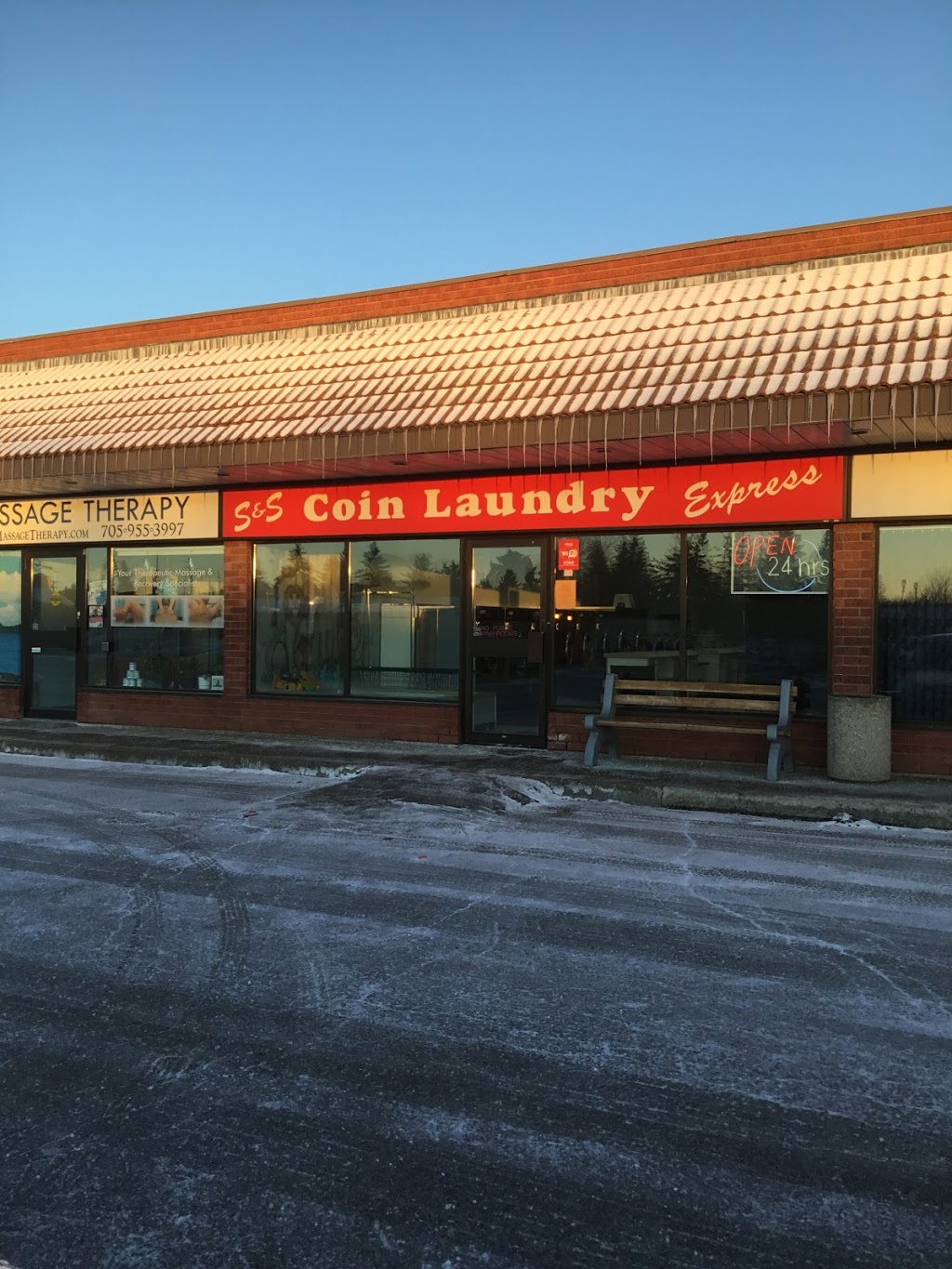 S & S Coin Laundry Express | 190 Memorial Ave, Orillia, ON L3V 5X6, Canada | Phone: (705) 326-2462