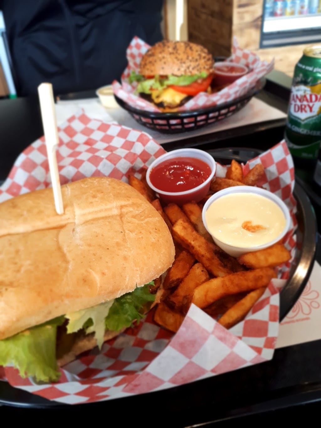 B Burger | Nord, 3451 Rue Fleury E, Montréal-Nord, QC H1H 5R2, Canada | Phone: (514) 379-3451