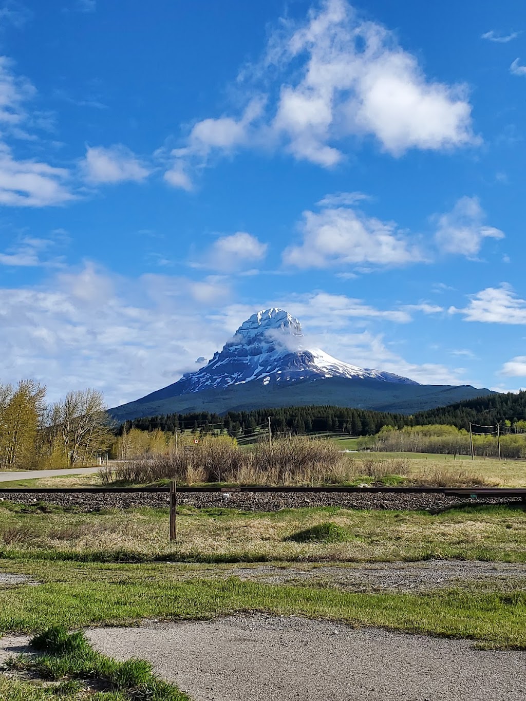 Crowsnest River RV Park | 3704 18 Ave, Coleman, AB T0K 0M0, Canada | Phone: (403) 562-7771