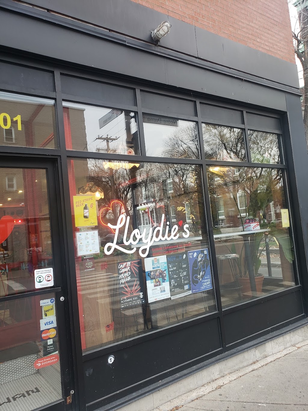 Lloydies St-Henri | 4601 R. Notre Dame O, Montréal, QC H4C 1S5, Canada | Phone: (514) 938-3883