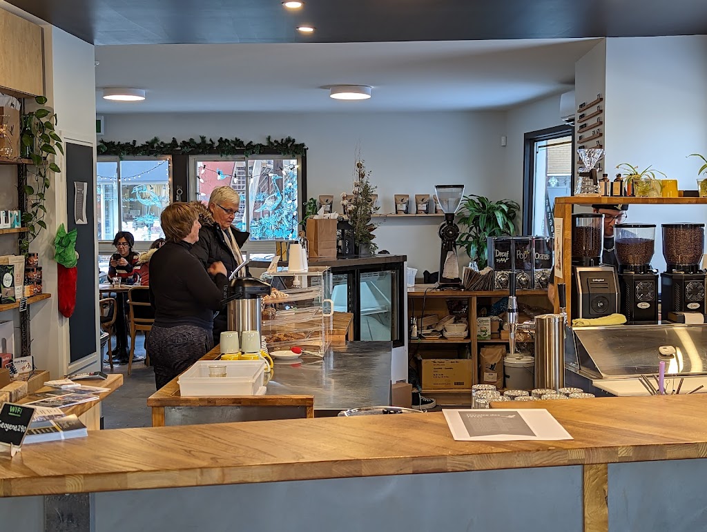 Géogène Café - Magog | 290 Rue Principale O, Magog, QC J1X 2A9, Canada | Phone: (819) 843-2212