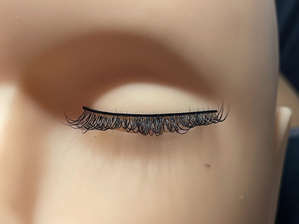 Flower lashes | 3136 Turner Crescent, London, ON N6M 0A1, Canada | Phone: (780) 935-5277