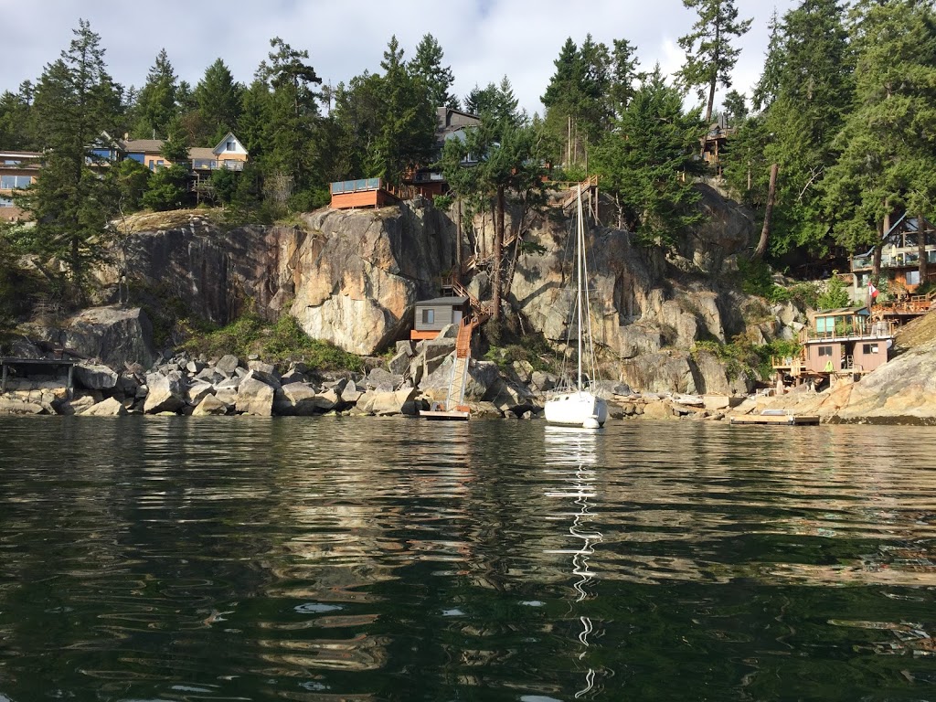 Dragonfly Vacations | 5314 Taylor Crescent, Halfmoon Bay, BC V0N 1Y2, Canada | Phone: (604) 885-0897
