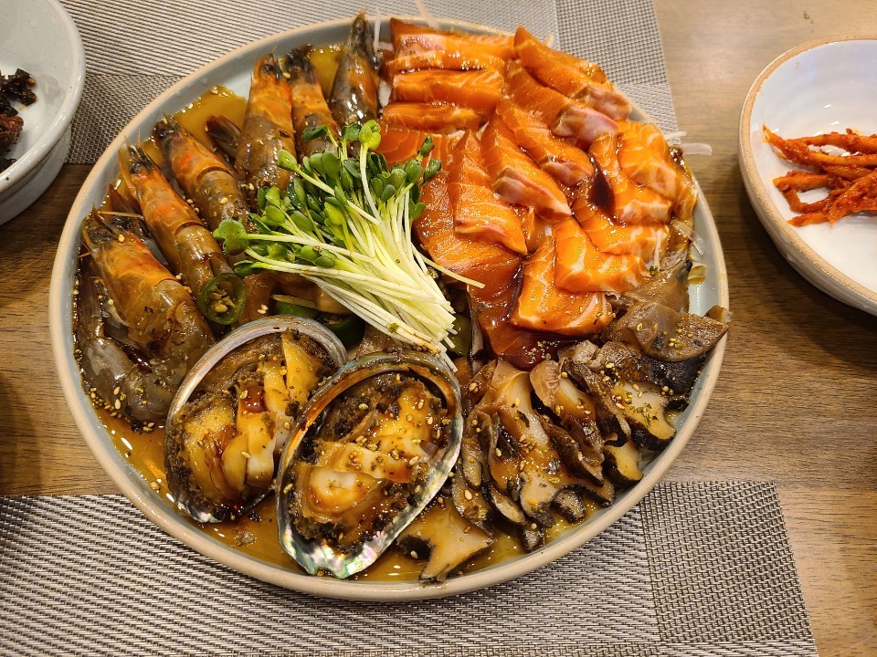 Kaisei Sushi | 34 Queen St N, Tottenham, ON L0G 1W0, Canada | Phone: (905) 936-2288