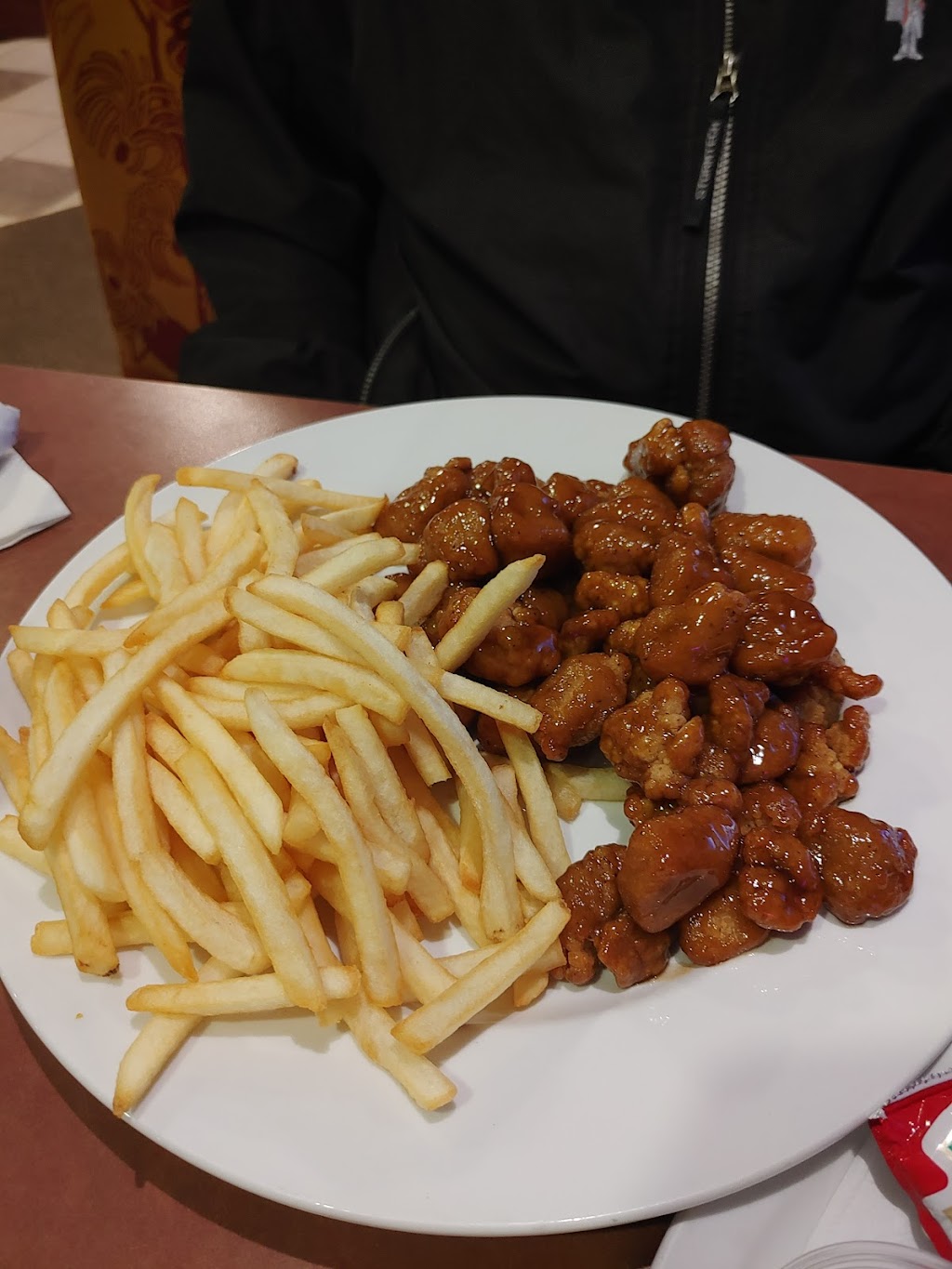 The Right Spot & Grill | 240 Railway Ave W, Rosetown, SK S0L 2V0, Canada | Phone: (306) 882-8888