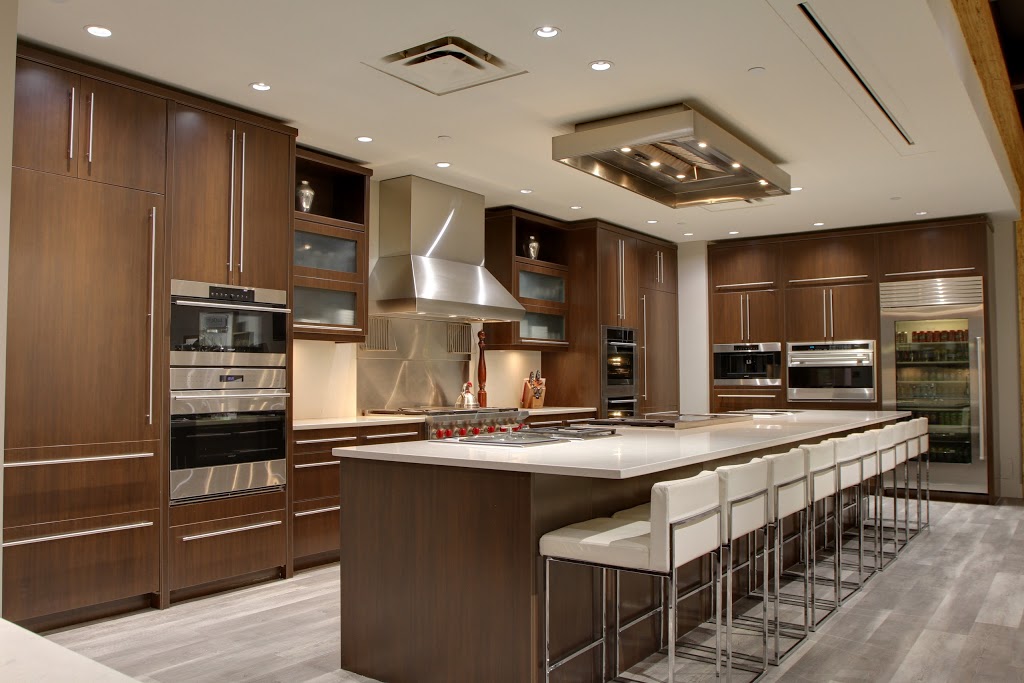 Bradlee Distributors Inc | 13780 Bridgeport Rd, Richmond, BC V6V 1V3, Canada | Phone: (604) 244-1744