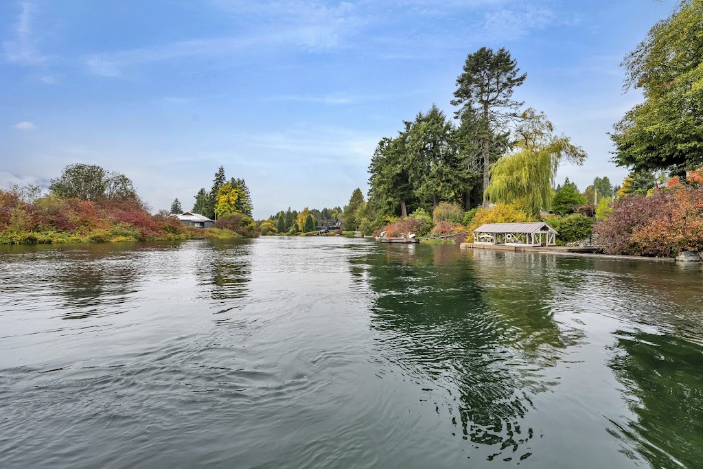 North Shore Manor | 30 N Shore Rd, Lake Cowichan, BC V0R 2G0, Canada | Phone: (250) 686-4800