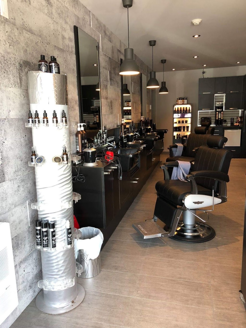 Le Repère, coiffeur, barbier | 3875 Blv. Ste-Rose Ouest, Laval, QC H7P 1E1, Canada | Phone: (514) 792-2103